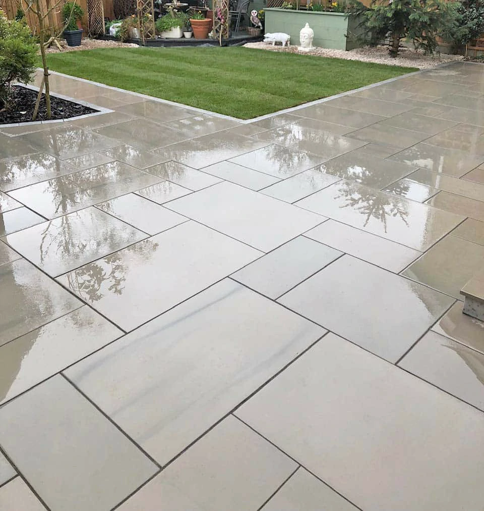 Kandla Grey Indian Sandstone Paving Slabs - Sawn &amp; Honed - Patio Kit - 20mm